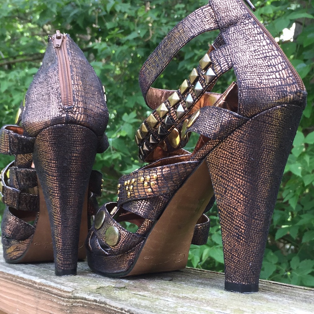 Studded bronze/ gold zipper back pumps - Picture 4 of 7